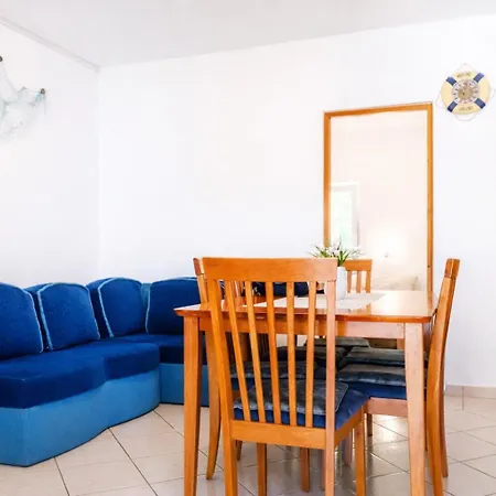 Daire Salis - 50m From The